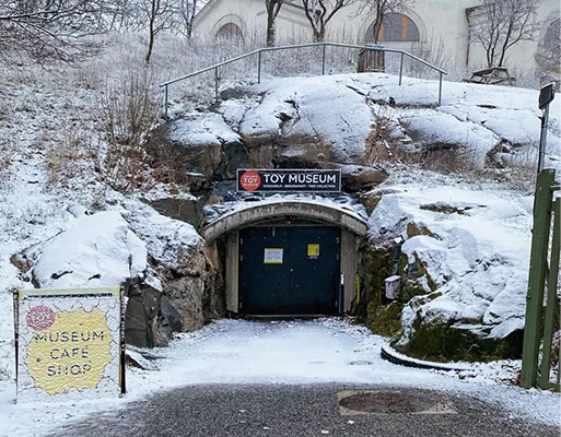 Snöig entre till Bergsrummet, Stockholm Toy Museum